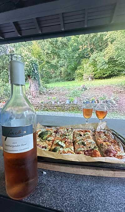 Spätburgunder Rosé zum Essen auf Terrasse bei Kunden Spätburgunder Rosé zum Essen auf Terrasse bei Kunden