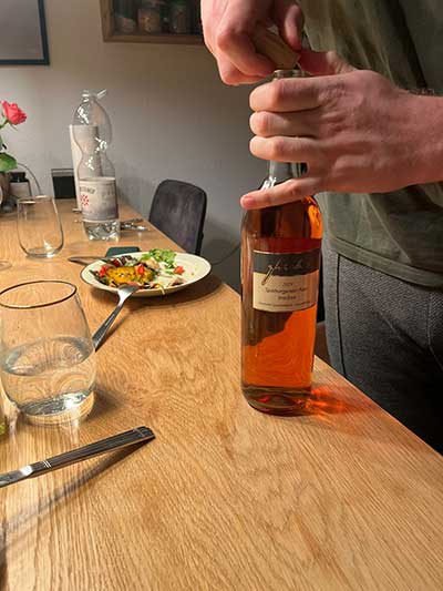 Kunde öffnet Spätburgunder Rosé trocken Kunde öffnet Spätburgunder Rosé trocken