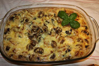 Chicken filet gratin with button mushrooms and verjuice