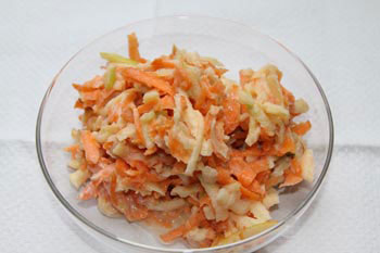 Carrot salad with apples and verjuice-yogurt sauce