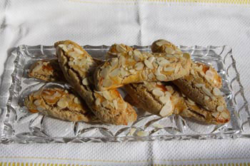 Almond cookies with verjuice