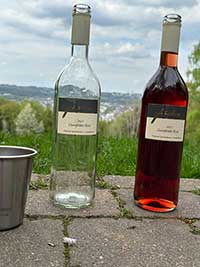 Dornfelder Rosé bei Wanderung im Tal der Wupper Dornfelder Rosé bei Wanderung im Tal der Wupper