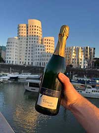 Kunde mit Versecco im Düsseldorfer Hafen Kunde mit Versecco im Düsseldorfer Hafen